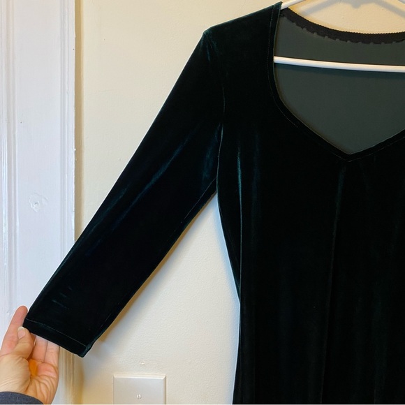 Only Hearts NYC | Velvet V-Neck 3/4 Sleeve Blouse in Emerald Green Sz Medium - Picture 3 of 8